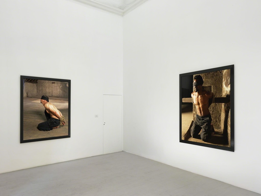 Andres Serrano - Torture - Partial view of the exhibition - February 2017 - Galleria Alfonso Artiaco, Napoli Andres Serrano - Torture - Partial view of the exhibition - February 2017 - Galleria Alfonso Artiaco, Napoli
