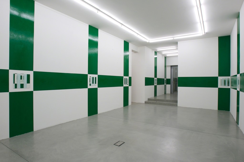 DANIEL BUREN & JAN DE COCK
Denkmal 4, Casa del Fascio, Piazza del Popolo, Como, 2006
Exhibition view at Francesca Minini, Milan
© Jan De Cock DANIEL BUREN & JAN DE COCK
Denkmal 4, Casa del Fascio, Piazza del Popolo, Como, 2006
Exhibition view at Francesca Minini, Milan
© Jan De Cock