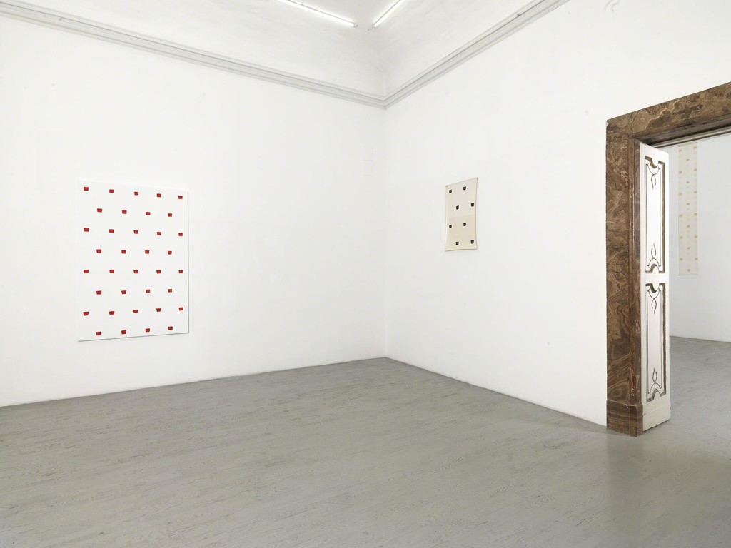Niele Toroni - partial view of the exhibition - March 2015 - Galleria Alfonso Artiaco, Napoli Niele Toroni - partial view of the exhibition - March 2015 - Galleria Alfonso Artiaco, Napoli