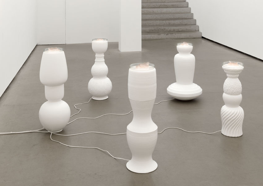 Glückliche Zeiten (Happy Times), Installation view, Galerie EIGEN + ART Berlin, Photo: Uwe Walter Glückliche Zeiten (Happy Times), Installation view, Galerie EIGEN + ART Berlin, Photo: Uwe Walter
