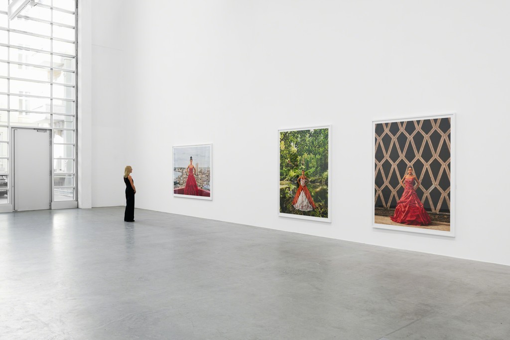 Frank Thiel, Quinceañeras, Installation Views, 2018, Courtesy the artist and Blain|Southern, Photo: Trevor Good Frank Thiel, Quinceañeras, Installation Views, 2018, Courtesy the artist and Blain|Southern, Photo: Trevor Good