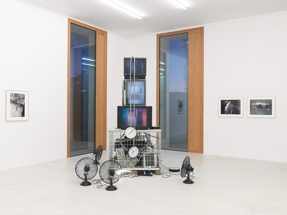 »Energie : analog« | Matthew McCaslin | Gary Kuehn | David Reed | Roman Signer | Keith Sonnier | Michael Venezia | Photo: Günter König »Energie : analog« | Matthew McCaslin | Gary Kuehn | David Reed | Roman Signer | Keith Sonnier | Michael Venezia | Photo: Günter König