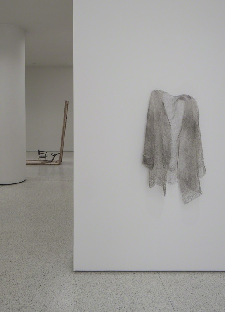 Installation view: Doris Salcedo, Solomon R. Guggenheim Museum, New York, June 26–October 12, 2015 Photo: David Heald © Solomon R. Guggenheim Foundation Installation view: Doris Salcedo, Solomon R. Guggenheim Museum, New York, June 26–October 12, 2015 Photo: David Heald © Solomon R. Guggenheim Foundation