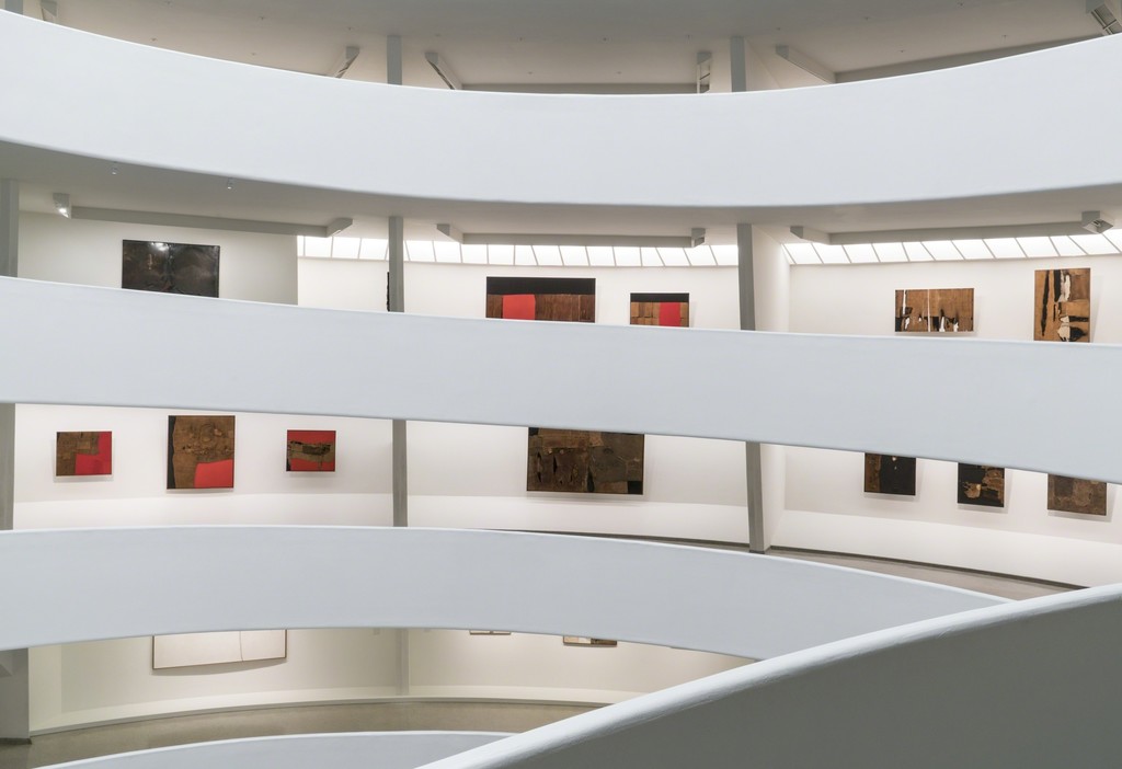 Alberto Burri: The Trauma of Painting, October 9, 2015–January 6, 2016, Solomon R. Guggenheim Museum. Photo: David Heald © Solomon R. Guggenheim Foundation Alberto Burri: The Trauma of Painting, October 9, 2015–January 6, 2016, Solomon R. Guggenheim Museum. Photo: David Heald © Solomon R. Guggenheim Foundation