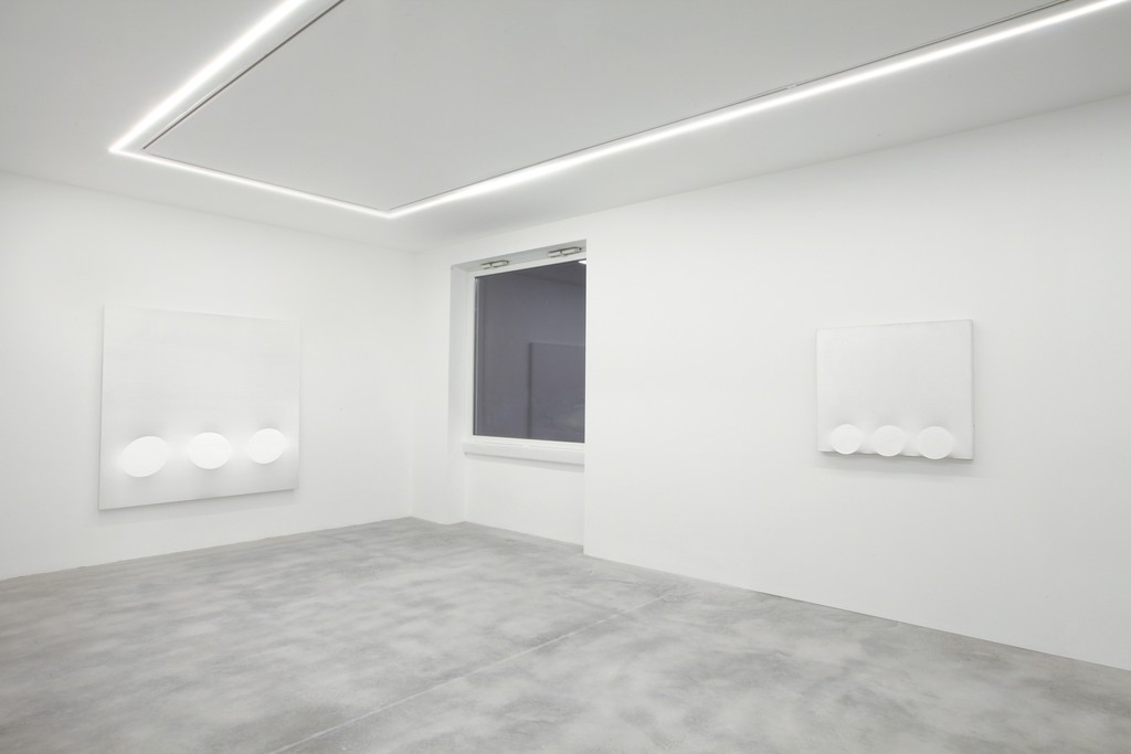 Turi Simeti. White Paintings. Dep Art, Milano Turi Simeti. White Paintings. Dep Art, Milano