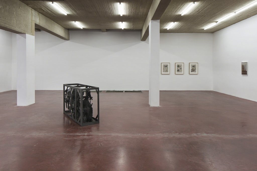 Ariel Schlesinger, 11 Hours Forward, 2016, Exhibition view Ariel Schlesinger, 11 Hours Forward, 2016, Exhibition view