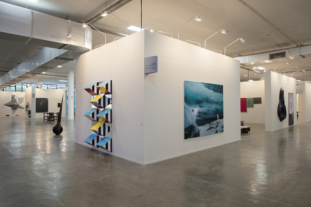 SP-Arte 2018 -- Galeria Nara Roesler -- booth J1 -- photo Everton Ballardin © the artist and Galeria Nara Roesler SP-Arte 2018 -- Galeria Nara Roesler -- booth J1 -- photo Everton Ballardin © the artist and Galeria Nara Roesler