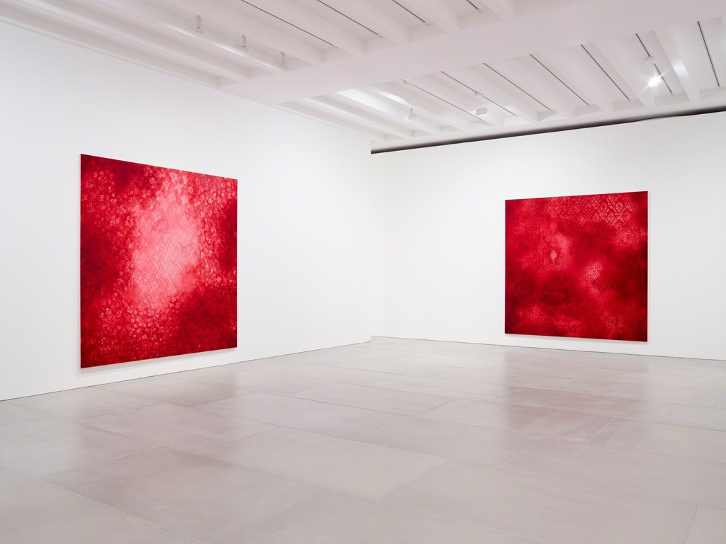Rachel Howard, 'Der Kuss', Installation View, 2018, Courtesy the artist and Blain|Southern, Photo: Peter Mallet Rachel Howard, 'Der Kuss', Installation View, 2018, Courtesy the artist and Blain|Southern, Photo: Peter Mallet
