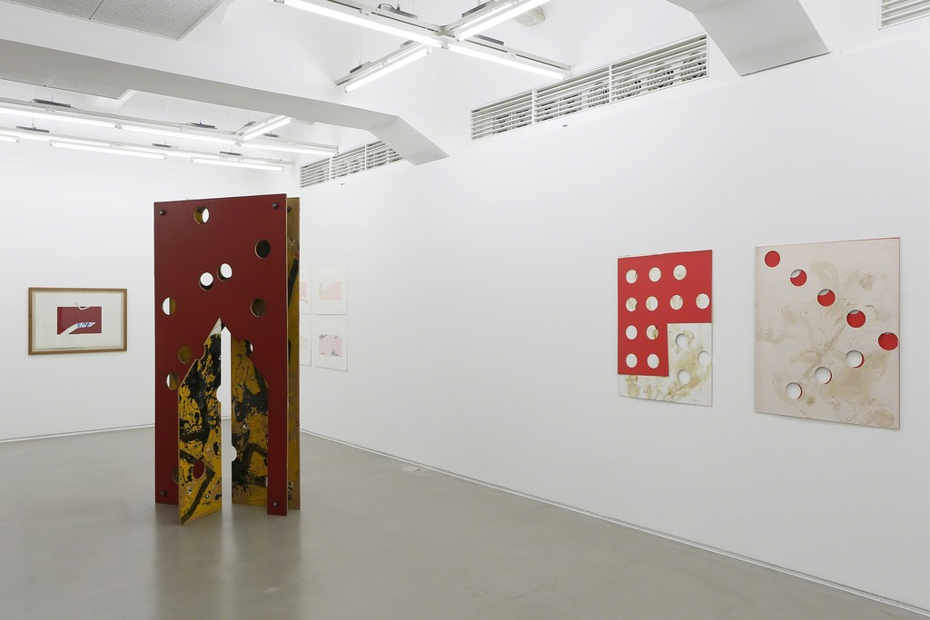 Kim Yong-Ik Solo Exhibition Closer… Come Closer…
Ilmin Museum of Art 1F
Installation View
Courtesy of Ilmin Museum of Art
Image provided by Kukje Gallery Kim Yong-Ik Solo Exhibition Closer… Come Closer…
Ilmin Museum of Art 1F
Installation View
Courtesy of Ilmin Museum of Art
Image provided by Kukje Gallery