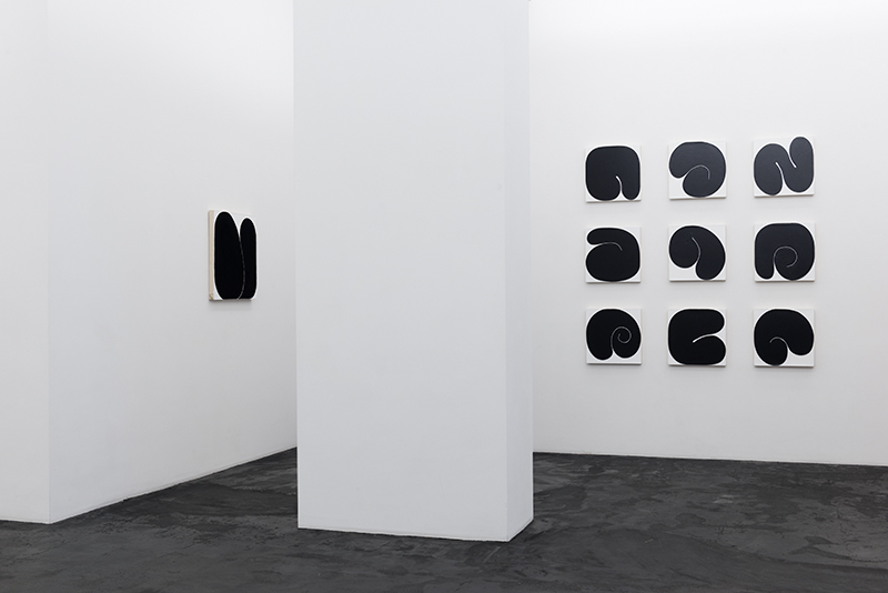 Gary Kuehn »Rational Procedures« | Black Paintings and 1960s Sculpture | Photo: Mischa Scherrer Gary Kuehn »Rational Procedures« | Black Paintings and 1960s Sculpture | Photo: Mischa Scherrer