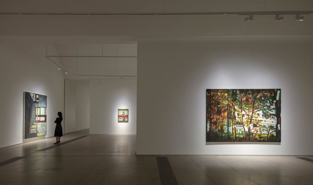 Installation view of the exhibition Peter Doig "Cabins and Canoes: the Unreasonable Silence of the World"
Faurschou Foundation, Beijing, 2017
Artworks in this photo:
Briey (Interior)(1999),Red Canoe(2000) and Concrete Cabin West Side(1993)©Peter Doig
Photograph by Kitmin Lee
©Faurschou Foundation Installation view of the exhibition Peter Doig "Cabins and Canoes: the Unreasonable Silence of the World"
Faurschou Foundation, Beijing, 2017
Artworks in this photo:
Briey (Interior)(1999),Red Canoe(2000) and Concrete Cabin West Side(1993)©Peter Doig
Photograph by Kitmin Lee
©Faurschou Foundation