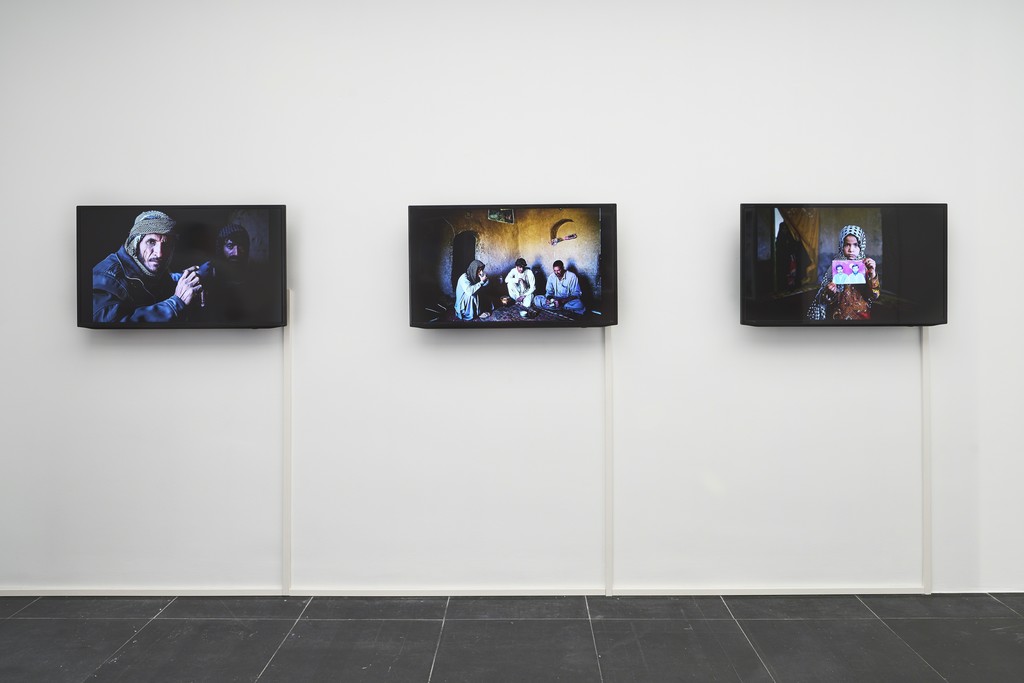 Sadegh Souri, Fuel Smuggling, 2017, Installation view Frankfurter Kunstverein, 2018, Photo: N. Miguletz, © Frankfurter Kunstverein, Courtesy of the artist Sadegh Souri, Fuel Smuggling, 2017, Installation view Frankfurter Kunstverein, 2018, Photo: N. Miguletz, © Frankfurter Kunstverein, Courtesy of the artist