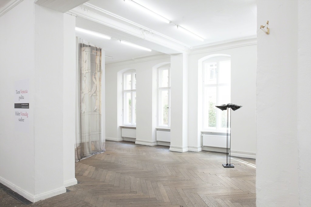 Exhibition view, Ein Haus in Dahlem, 2015
Photo: Otto Felber, Berlin
Courtesy the artist and EIGEN + ART Lab Exhibition view, Ein Haus in Dahlem, 2015
Photo: Otto Felber, Berlin
Courtesy the artist and EIGEN + ART Lab