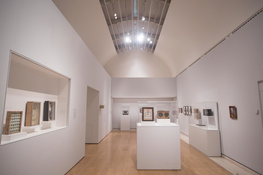 Installation view of "Joseph Cornell: Wanderlust" at The Royal Academy of Arts, London (2015) © David Parry Installation view of "Joseph Cornell: Wanderlust" at The Royal Academy of Arts, London (2015) © David Parry