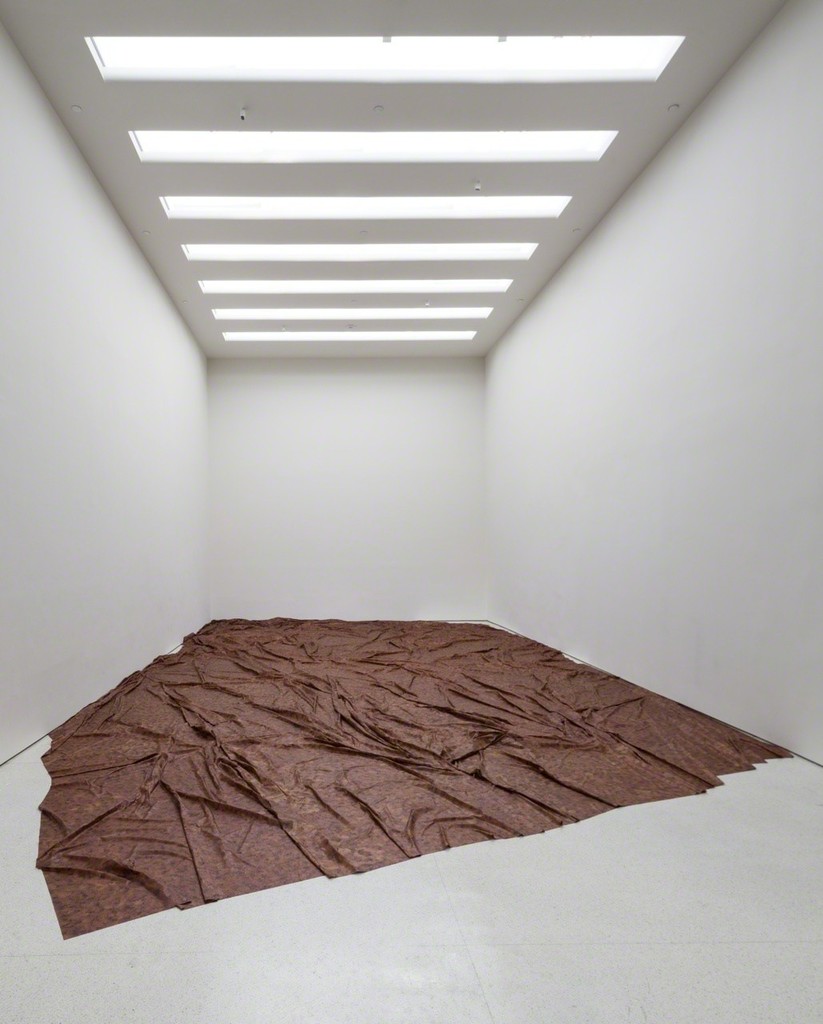 Installation view: Doris Salcedo, Solomon R. Guggenheim Museum, New York, June 26–October 12, 2015 Photo: David Heald © Solomon R. Guggenheim Foundation Installation view: Doris Salcedo, Solomon R. Guggenheim Museum, New York, June 26–October 12, 2015 Photo: David Heald © Solomon R. Guggenheim Foundation