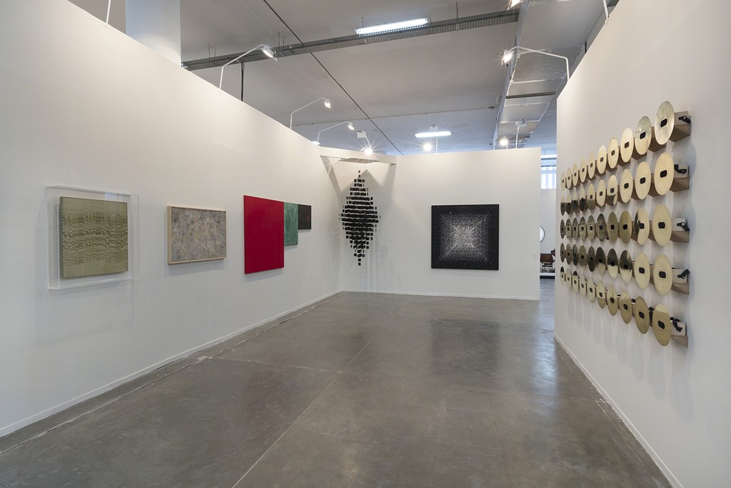 SP-Arte 2018 -- Galeria Nara Roesler -- booth J1 -- photo Everton Ballardin © the artist and Galeria Nara Roesler SP-Arte 2018 -- Galeria Nara Roesler -- booth J1 -- photo Everton Ballardin © the artist and Galeria Nara Roesler