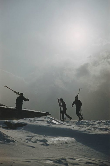 Slim Aarons, ‘Cranmore Mountain Skiers ’, 1955, IFAC Arts