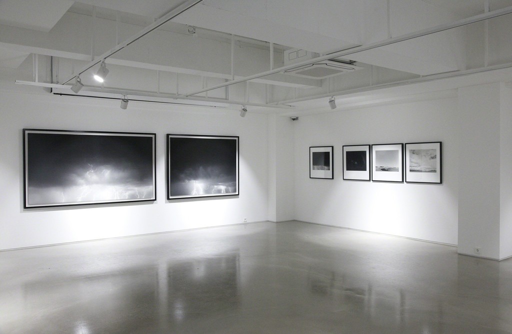 GalleryBK_3F
KIM DAE SOO Solo Exhibition
<SKY WIND STARS AND ME> 2017.3.9-4.1 GalleryBK_3F
KIM DAE SOO Solo Exhibition
<SKY WIND STARS AND ME> 2017.3.9-4.1