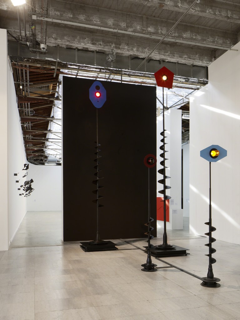 Exhibition view of "Takis, Magnetic fields", Palais de Tokyo, 2015. Photo : André Morin. ADAGP, Paris 2015. Exhibition view of "Takis, Magnetic fields", Palais de Tokyo, 2015. Photo : André Morin. ADAGP, Paris 2015.