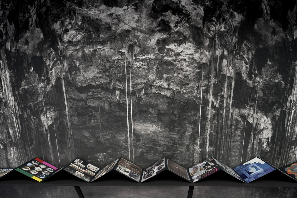 Alinka Echeverría, Fieldnotes of Nicéphora, 2015, Installation view Frankfurter Kunstverein, 2018, Photo: N. Miguletz, © Frankfurter Kunstverein, Courtesy of the artist Alinka Echeverría, Fieldnotes of Nicéphora, 2015, Installation view Frankfurter Kunstverein, 2018, Photo: N. Miguletz, © Frankfurter Kunstverein, Courtesy of the artist