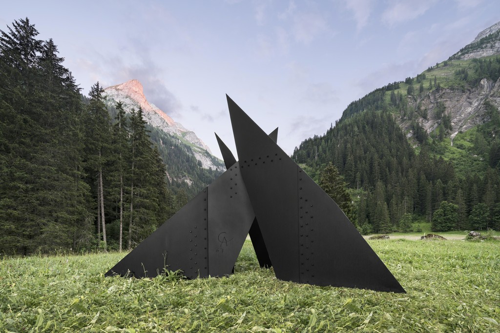 Alexander Calder, ‘Six Planes Escarpé’ (1967)
Installation view, Lake Lauenen, Gstaad, Switzerland, 2016
© 2016 Calder Foundation, New York / DACS London
Courtesy Calder Foundation, New York / Art Resource,
New York and Hauser & Wirth
Photo: Jon Etter Alexander Calder, ‘Six Planes Escarpé’ (1967)
Installation view, Lake Lauenen, Gstaad, Switzerland, 2016
© 2016 Calder Foundation, New York / DACS London
Courtesy Calder Foundation, New York / Art Resource,
New York and Hauser & Wirth
Photo: Jon Etter