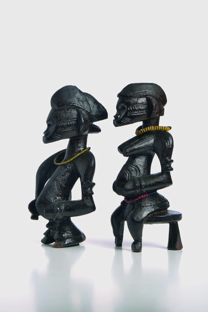 ‘Couple de figurines tugubélé (Tugubule pair of figures)’, c. 1920, Musée du quai Branly