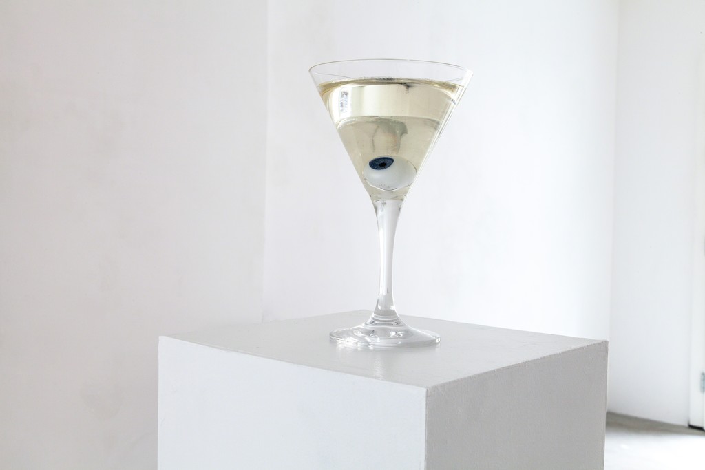 exhibition view: „Glasauge“ (engl. Glass Eye), 2016 | Martini glass, glass eye, Epoxidharz , Christine de la Garenne | image: ©dasesszimmer exhibition view: „Glasauge“ (engl. Glass Eye), 2016 | Martini glass, glass eye, Epoxidharz , Christine de la Garenne | image: ©dasesszimmer