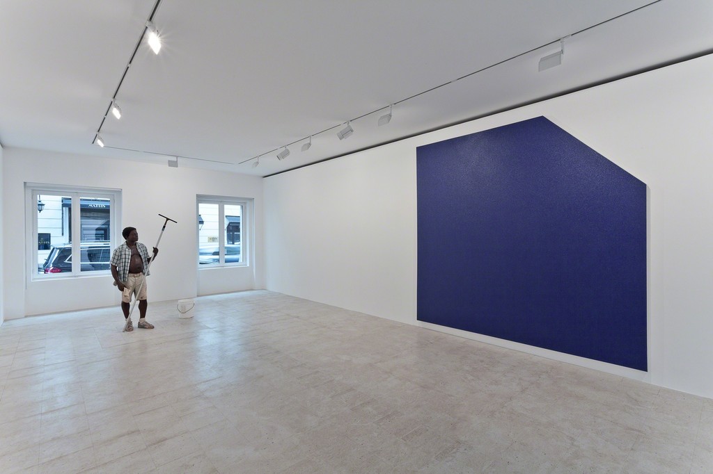 © The Estate of Duane Hanson. © Olivier Mosset. Photography by Zarko Vijatovic. Courtesy Gagosian Gallery. © The Estate of Duane Hanson. © Olivier Mosset. Photography by Zarko Vijatovic. Courtesy Gagosian Gallery.