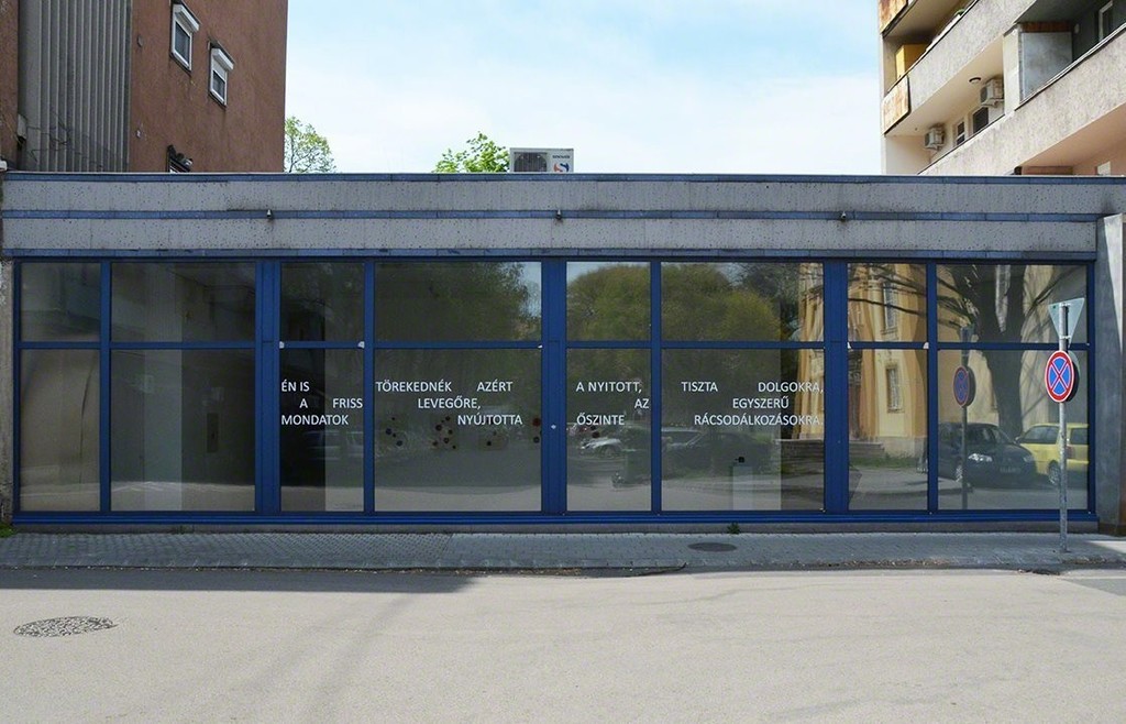 Text on the window, view from the street:
‘I would also long for open and clear things, for fresh air and for the sincere surprise triggered by simple sentences.’
Text on the window, view from the street:
‘I would also long for open and clear things, for fresh air and for the sincere surprise triggered by simple sentences.’