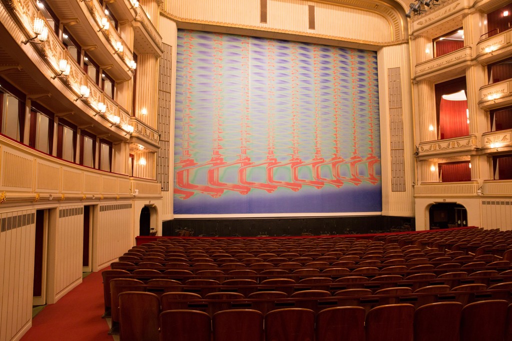Tauba Auerbach, A Flexible Fabric of Inflexible Parts III, Safety Curtain 2016/2017, Vienna State Opera, Copyright: museum in progress (www.mip.at), Photo: Andreas Scheiblecker Tauba Auerbach, A Flexible Fabric of Inflexible Parts III, Safety Curtain 2016/2017, Vienna State Opera, Copyright: museum in progress (www.mip.at), Photo: Andreas Scheiblecker