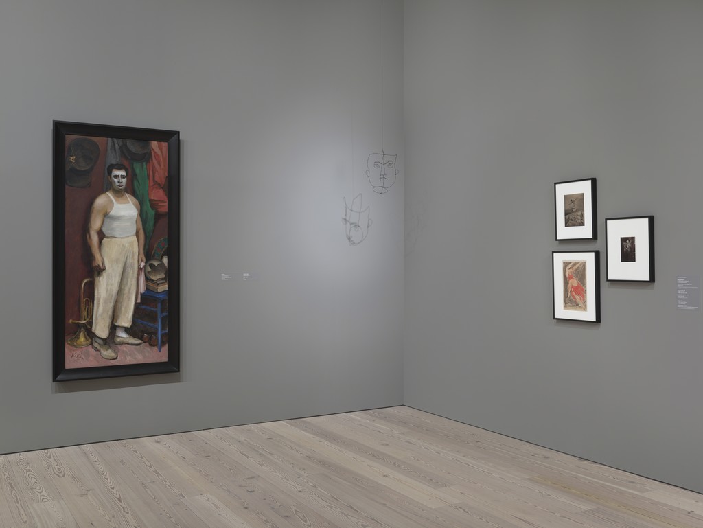 Installation view of “Human Interest: Portraits from the Whitney’s Collection” (April 27, 2016-Feb 12, 2017, Whitney Museum of American Art, N.Y.). From left to right: Walt Kuhn, “Clown in His Dressing Room”, 50.1, Alexander Calder, “Varese”, 80.25, Edward Steichen, “Therese Duncan on the Acropolis”, 2012.243, Abraham Walkowitz, “(Isadora Duncan)”, 57.56, James Van Der Zee, “Dancer”, 2001.38 Installation view of “Human Interest: Portraits from the Whitney’s Collection” (April 27, 2016-Feb 12, 2017, Whitney Museum of American Art, N.Y.). From left to right: Walt Kuhn, “Clown in His Dressing Room”, 50.1, Alexander Calder, “Varese”, 80.25, Edward Steichen, “Therese Duncan on the Acropolis”, 2012.243, Abraham Walkowitz, “(Isadora Duncan)”, 57.56, James Van Der Zee, “Dancer”, 2001.38