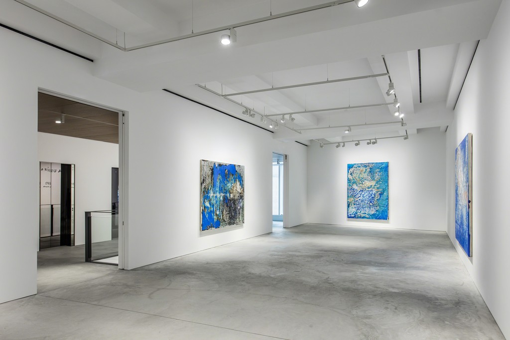 Installation view, ‘Mark Bradford’, Hauser & Wirth Hong Kong, 2018 © Mark Bradford Courtesy the artist and Hauser & Wirth Photo: JJYPHOTO Installation view, ‘Mark Bradford’, Hauser & Wirth Hong Kong, 2018 © Mark Bradford Courtesy the artist and Hauser & Wirth Photo: JJYPHOTO