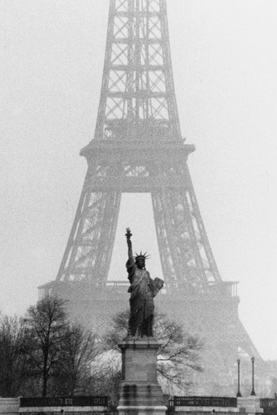 Marc Riboud, ‘Paris, 1964 - Deux icones réunies’, 1964, Galerie Arcturus