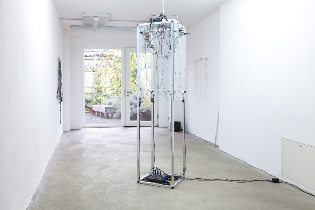 Jens Standke, exhibition view: „Transparent Tape Machine“, 2016 | d.i.y.-audio band machine for transparent tape: laser, electronics, motor, aluminium, acrylic glas | image: ©dasesszimmer Jens Standke, exhibition view: „Transparent Tape Machine“, 2016 | d.i.y.-audio band machine for transparent tape: laser, electronics, motor, aluminium, acrylic glas | image: ©dasesszimmer