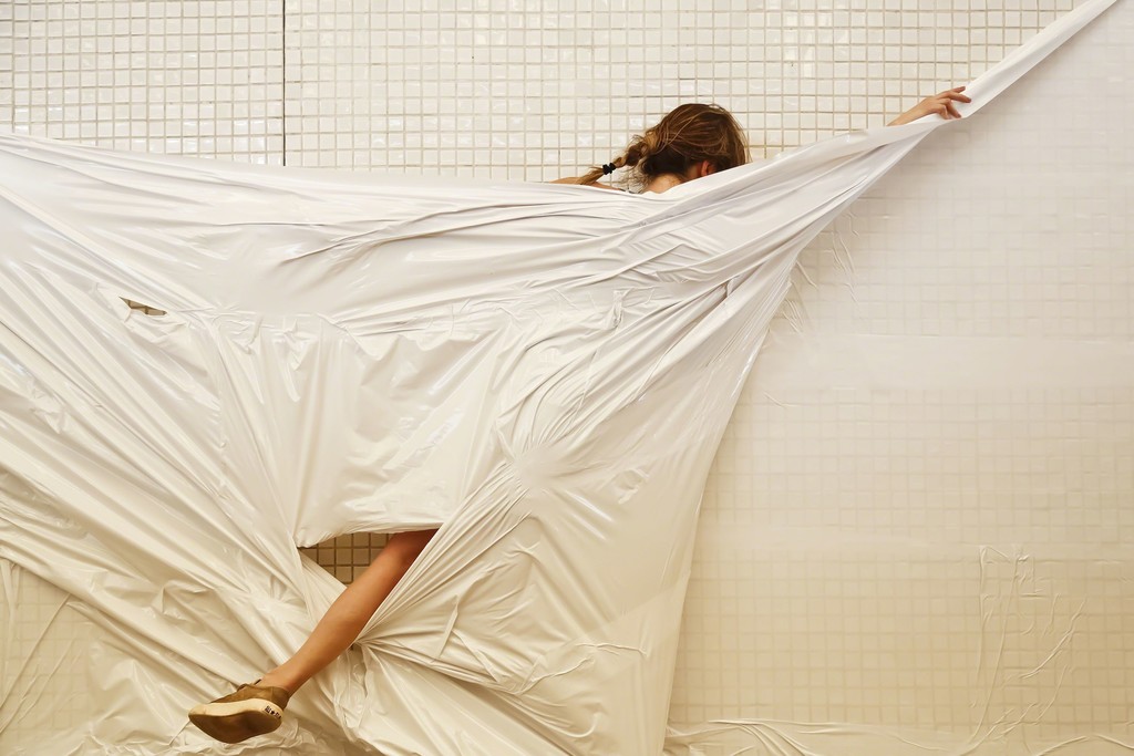 Liene Bosquê in collaboration with Mariana Costa (Coletivo Elástica). "Membranas | - Peel it off," 2013, Digital Print on Aluminum. Photo by Andréa Rego Barros. Liene Bosquê in collaboration with Mariana Costa (Coletivo Elástica). "Membranas | - Peel it off," 2013, Digital Print on Aluminum. Photo by Andréa Rego Barros.