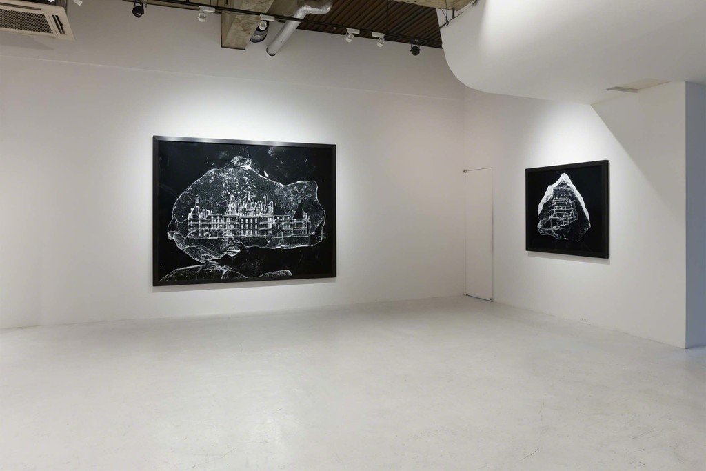 Vik Muniz "SMALL" installation view at nca | nichido contemporary art, 2014 photo by Kei Okano Vik Muniz "SMALL" installation view at nca | nichido contemporary art, 2014 photo by Kei Okano