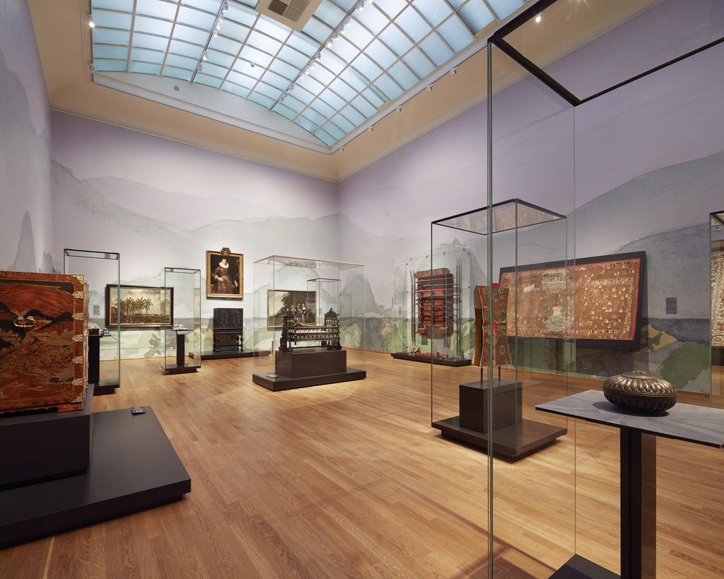 Installation view, "Asia > Amsterdam," Gallery 1. Rijksmuseum, Amsterdam (2015) Photo: Erik Smits Installation view, "Asia > Amsterdam," Gallery 1. Rijksmuseum, Amsterdam (2015) Photo: Erik Smits