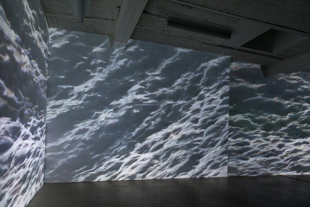 „Rauschen“, 3-channel Video Installation, 2017, exhibition view | image: ©dasesszimmer „Rauschen“, 3-channel Video Installation, 2017, exhibition view | image: ©dasesszimmer