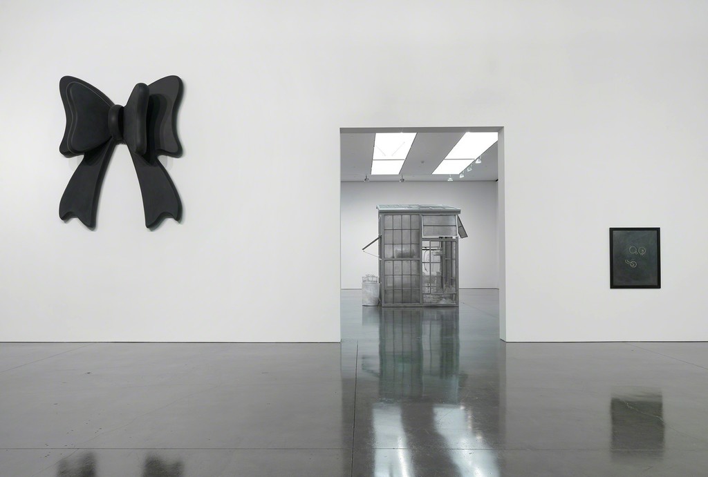 © Robert Therrien. Photo by Rob McKeever. Courtesy Gagosian. © Robert Therrien. Photo by Rob McKeever. Courtesy Gagosian.
