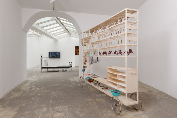 Taro Izumi
Exhibition view "night lie"
28.04 - 27.05.2017
Galerie GP & N Vallois, Paris, France
© Aurélien Mole Taro Izumi
Exhibition view "night lie"
28.04 - 27.05.2017
Galerie GP & N Vallois, Paris, France
© Aurélien Mole