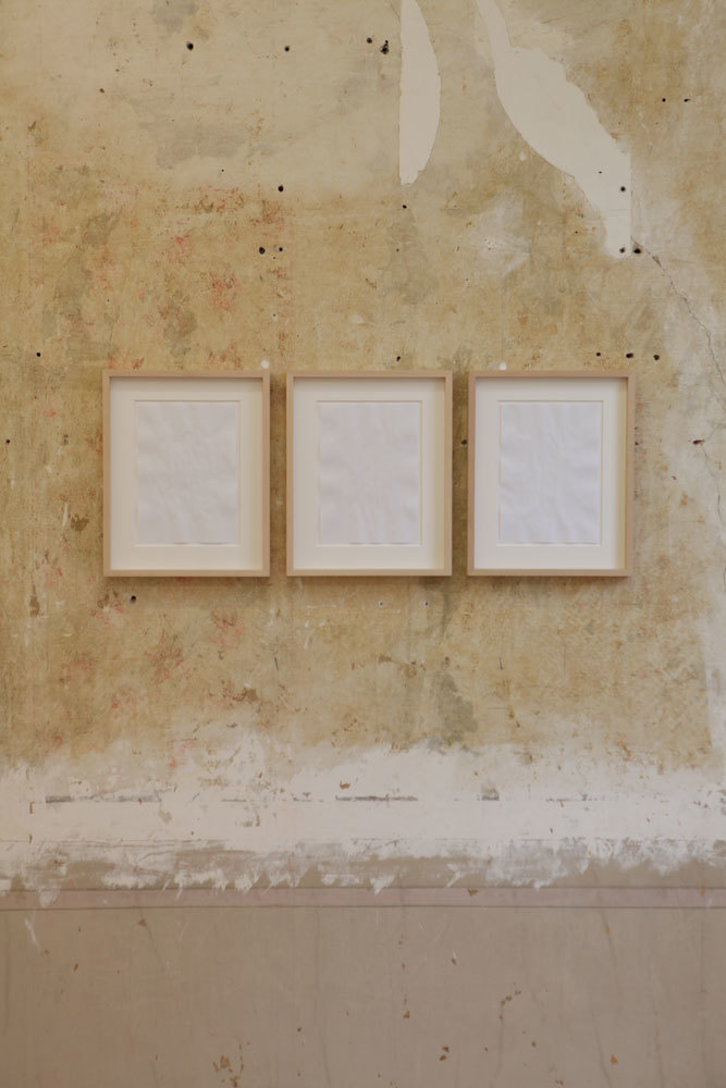 Serena Fineschi, "Confidenze", 2017, body imprint on paper, traces of skin, water, 35 x 43,6 cm Serena Fineschi, "Confidenze", 2017, body imprint on paper, traces of skin, water, 35 x 43,6 cm
