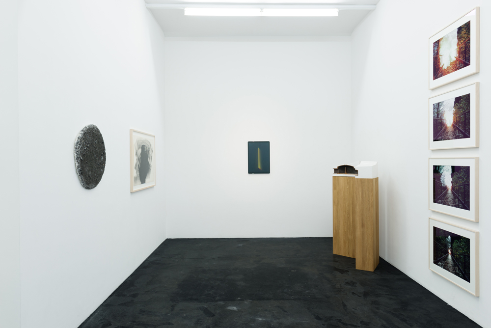»A Line Between the Morning Sun and the Evening Sun« | 10 years of Häusler Contemporary Zürich | installation view of the anniversary exhibition, curated by Giovanni Carmine | photo: Mischa Scherrer »A Line Between the Morning Sun and the Evening Sun« | 10 years of Häusler Contemporary Zürich | installation view of the anniversary exhibition, curated by Giovanni Carmine | photo: Mischa Scherrer