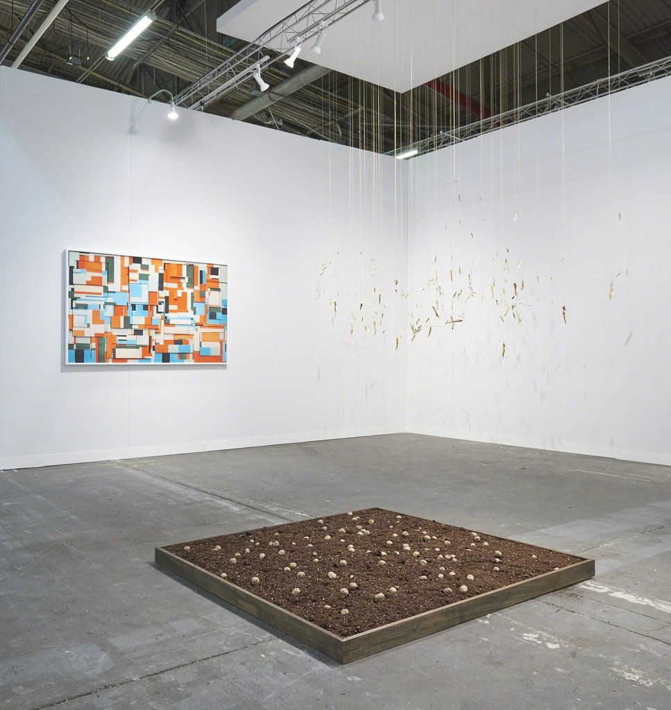 Galeria Nara Roesler, The Armory Show, 2019 -- installation view -- photo © Edward Daniel -- courtesy of the artist and Galeria Nara Roesler Galeria Nara Roesler, The Armory Show, 2019 -- installation view -- photo © Edward Daniel -- courtesy of the artist and Galeria Nara Roesler