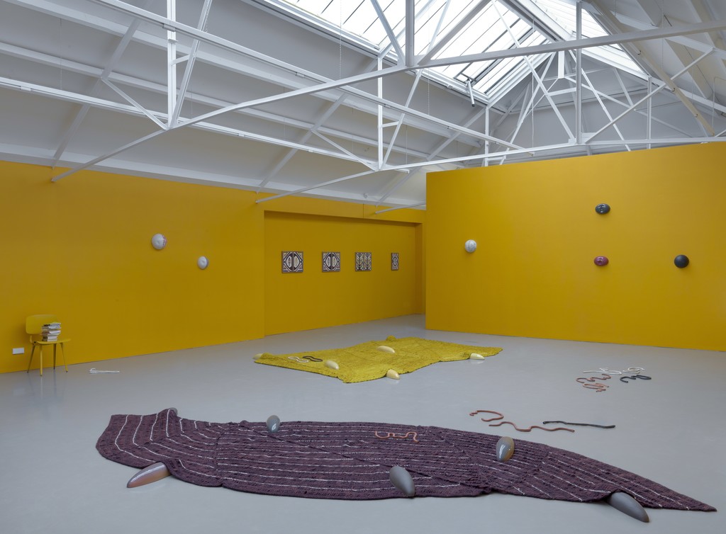 Jennifer Tee, installation overview "Let it Come Down", Galerie Fons Welters, Amsterdam 2018. Photographer: Gert-Jan van Rooij. Jennifer Tee, installation overview "Let it Come Down", Galerie Fons Welters, Amsterdam 2018. Photographer: Gert-Jan van Rooij.