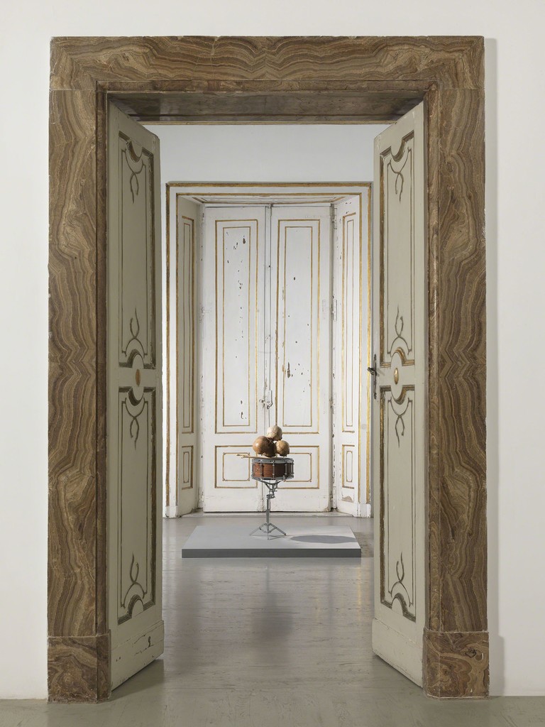 Anri Sala - partial view of the exhibition - December 2015 - Galleria Alfonso Artiaco, Napoli
Anri Sala - partial view of the exhibition - December 2015 - Galleria Alfonso Artiaco, Napoli