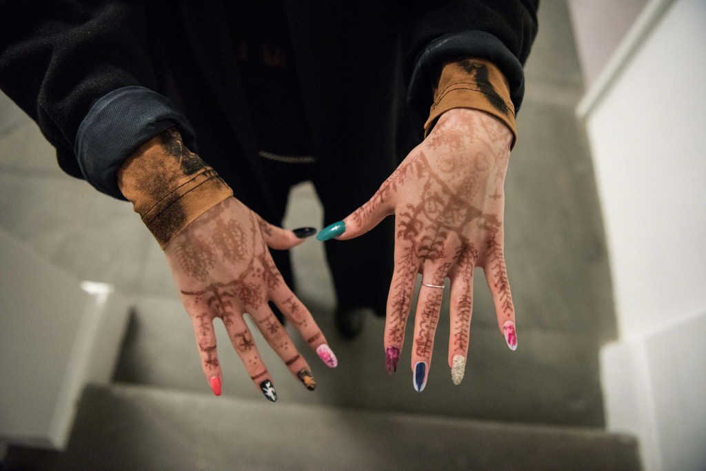Yves Scherer, "Nail Care," 2018, "New Swiss Performance Now," Kunsthalle Basel, 2018.
Photo: Dominik Asche / Kunsthalle Basel
Yves Scherer, "Nail Care," 2018, "New Swiss Performance Now," Kunsthalle Basel, 2018.
Photo: Dominik Asche / Kunsthalle Basel