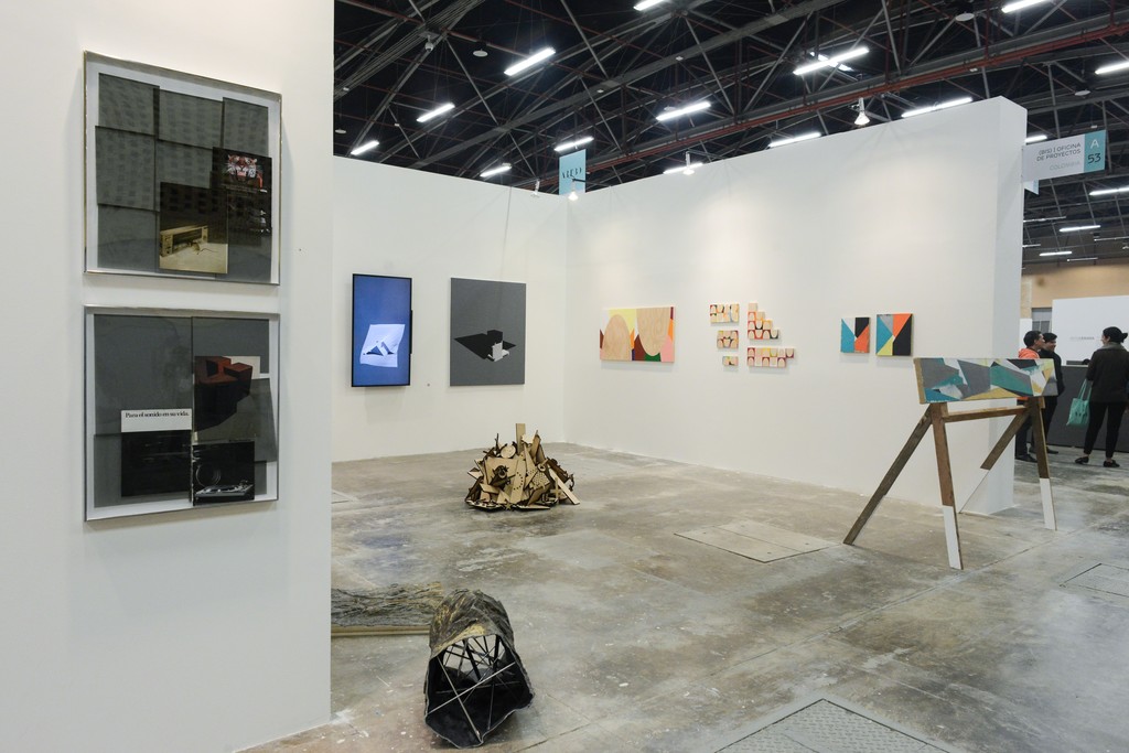 Left to right: Eduardo Consuegra (external wall), Fredy Alzate (floor - left side), Alberto Lezaca (back wall), Colectivo Maski (floor center), Otto Berchem (right wall), Jaime Gili (right wall and painting on tressles) Left to right: Eduardo Consuegra (external wall), Fredy Alzate (floor - left side), Alberto Lezaca (back wall), Colectivo Maski (floor center), Otto Berchem (right wall), Jaime Gili (right wall and painting on tressles)