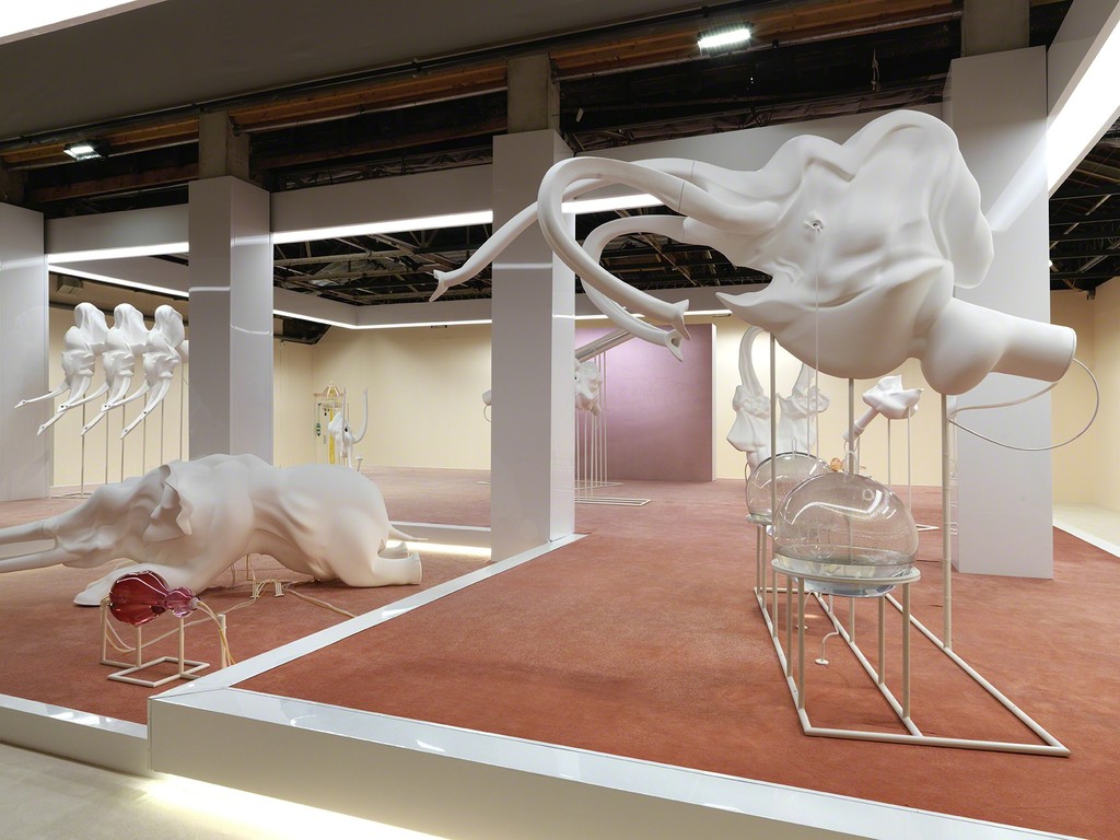 Exhibition view of Marguerite Humeau, FOX P2, Palais de Tokyo (23.06 – 11.09.2016). Courtesy of the artist. Photo : André Morin. Exhibition view of Marguerite Humeau, FOX P2, Palais de Tokyo (23.06 – 11.09.2016). Courtesy of the artist. Photo : André Morin.