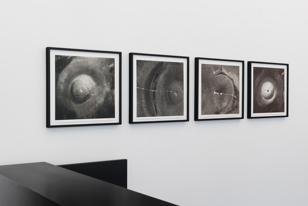 »A Line Between the Morning Sun and the Evening Sun« | 10 years of Häusler Contemporary Zürich | installation view of the anniversary exhibition, curated by Giovanni Carmine | photo: Mischa Scherrer »A Line Between the Morning Sun and the Evening Sun« | 10 years of Häusler Contemporary Zürich | installation view of the anniversary exhibition, curated by Giovanni Carmine | photo: Mischa Scherrer
