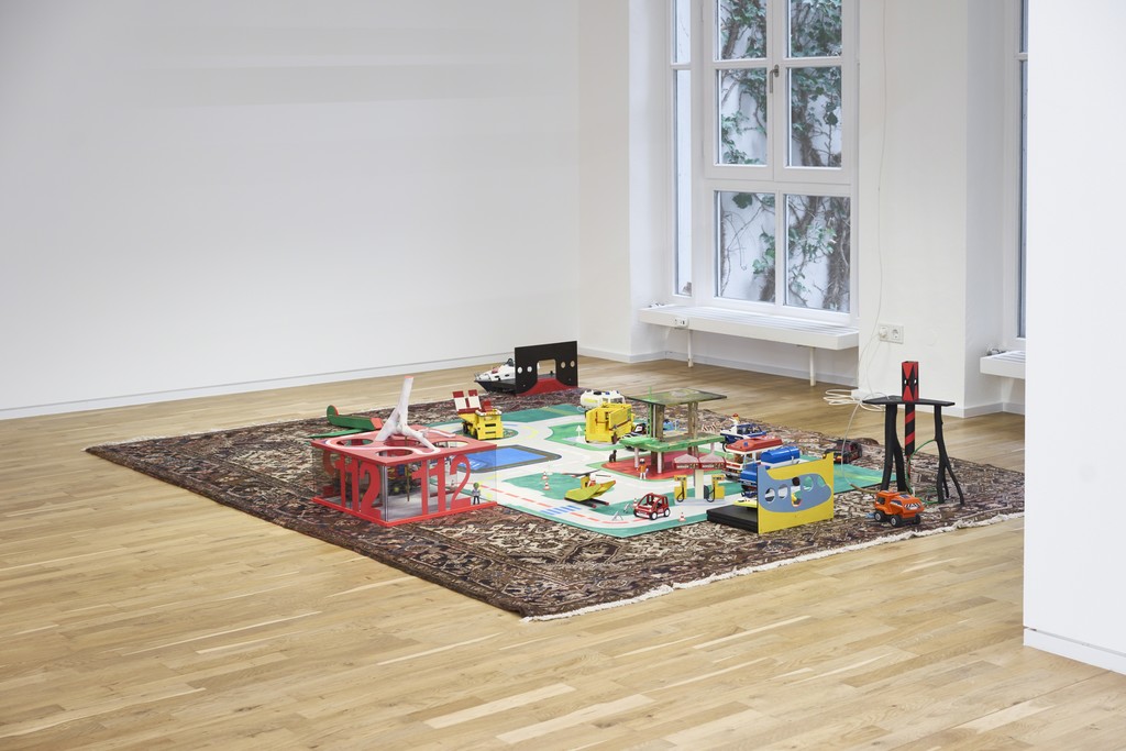 Exhibition view, Arbeiten Gehen: Eine Ausstellung der Galerie BRD, Jahn und Jahn, 2017 Exhibition view, Arbeiten Gehen: Eine Ausstellung der Galerie BRD, Jahn und Jahn, 2017